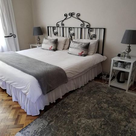 The Riverhouse Guesthouse Эсткорт Экстерьер фото